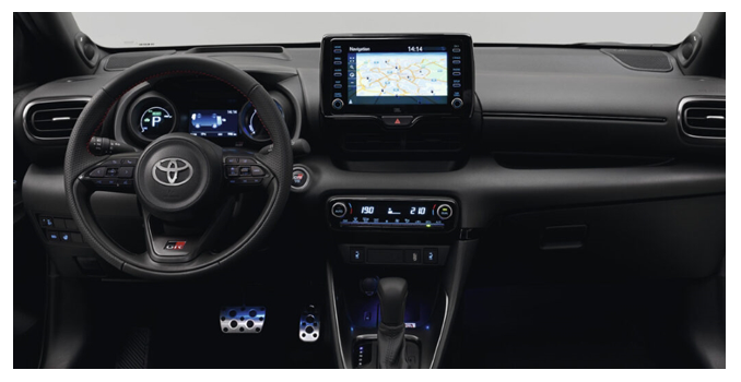 toyota yaris hybrid interni