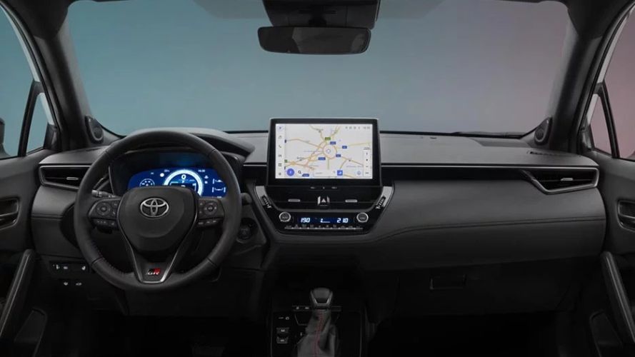 nuova toyota corolla cross interni