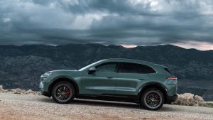 nuova porsche cayenne laterale