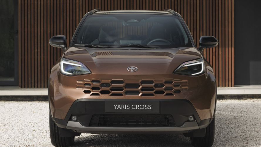 nuova toyota yaris cross frontale