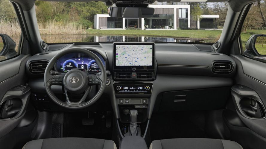 nuova toyota yaris cross interni