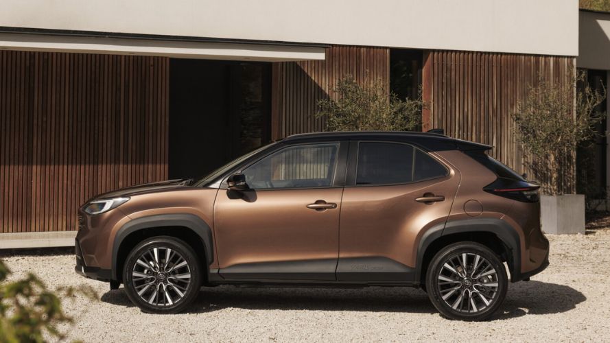 nuova toyota yaris cross laterale