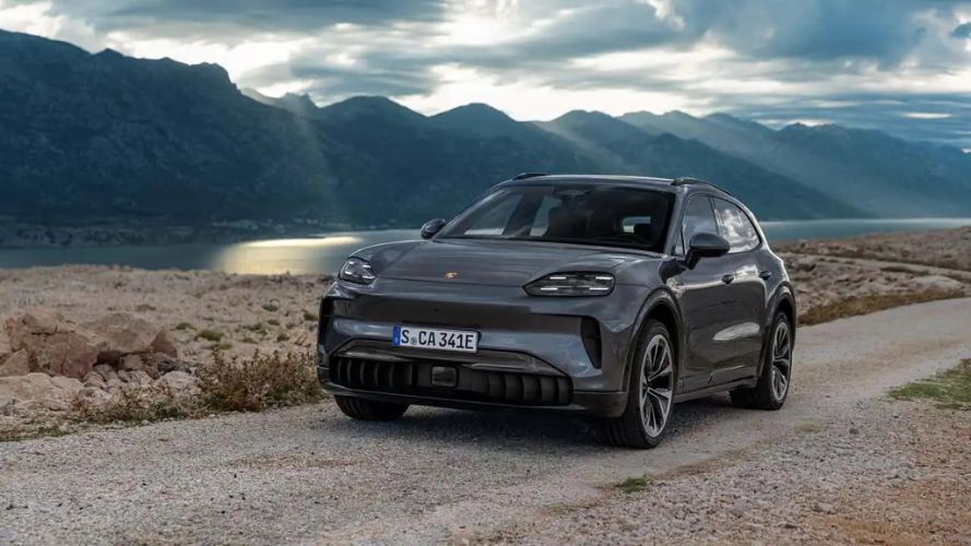 nuova porsche cayenne restyling 2026