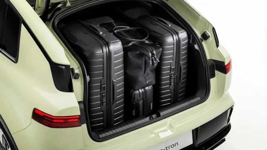 audi a2 e tron 2026 bagagliaio
